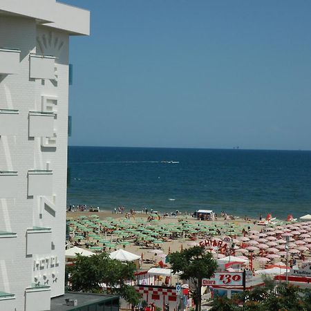 Hotel Regina In Spiaggia Rimini Exteriér fotografie